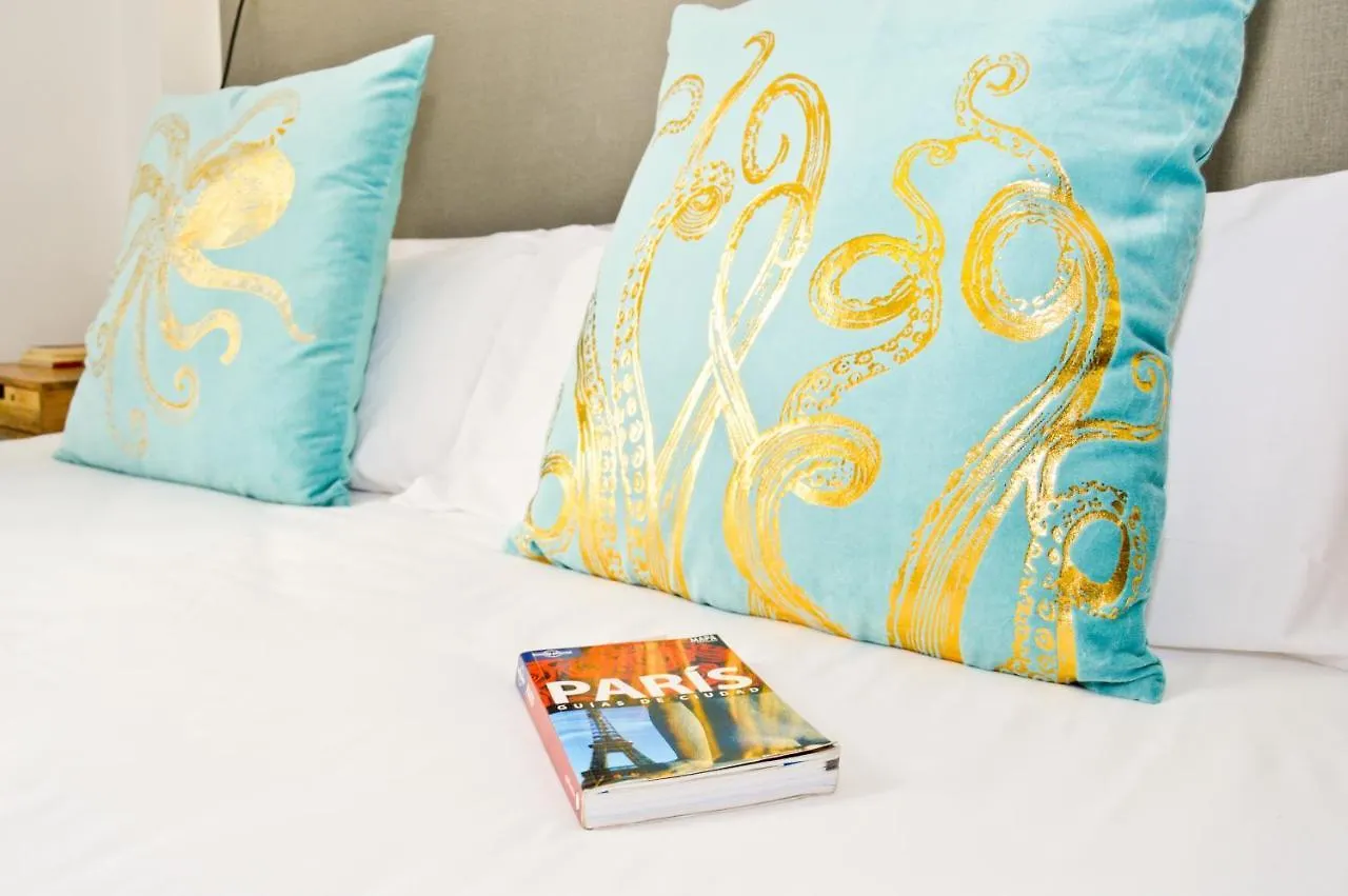 Ninesuites Seville 0*,