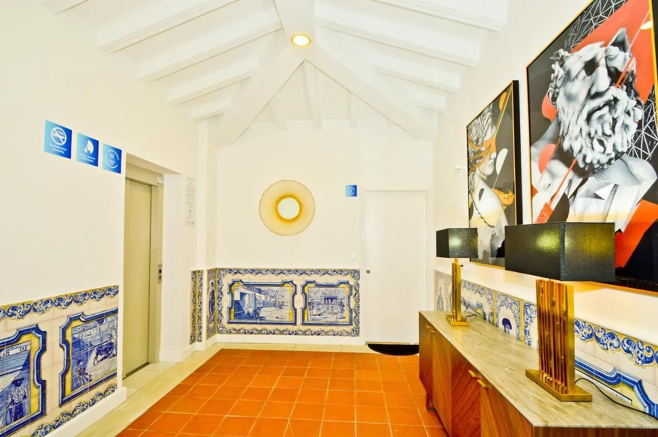 Ninesuites Seville 0*,