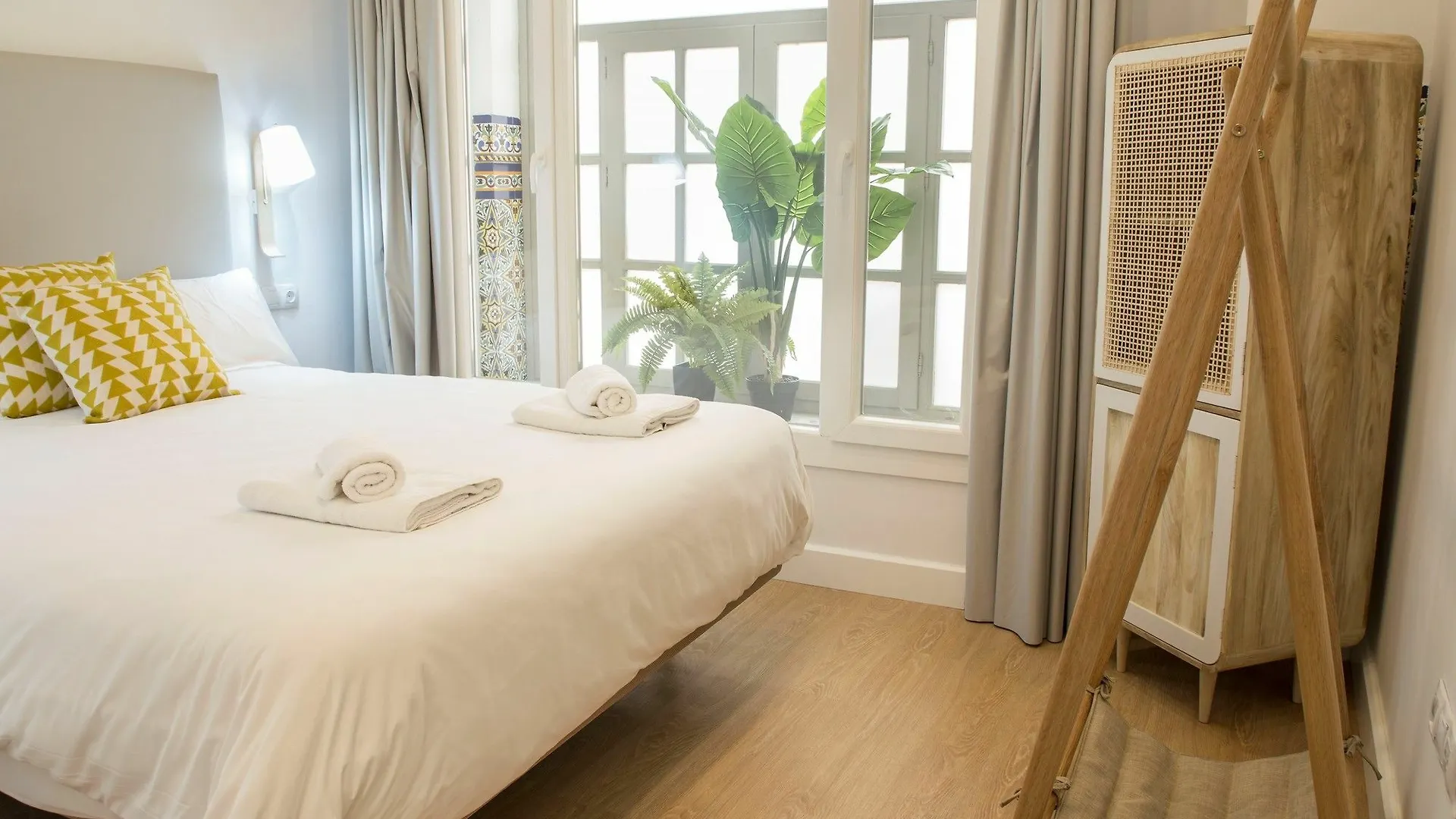 Ninesuites Seville Apartment